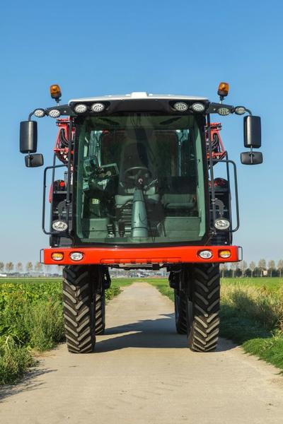 Kverneland-Self-Propelled-Sprayer-iXdrive-S6-2_reference